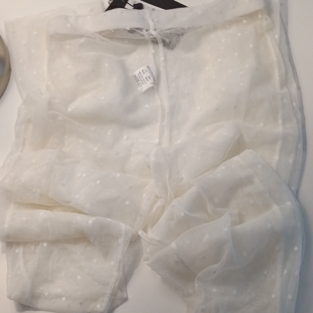 !!Never been worn!! Sheer polka leggings